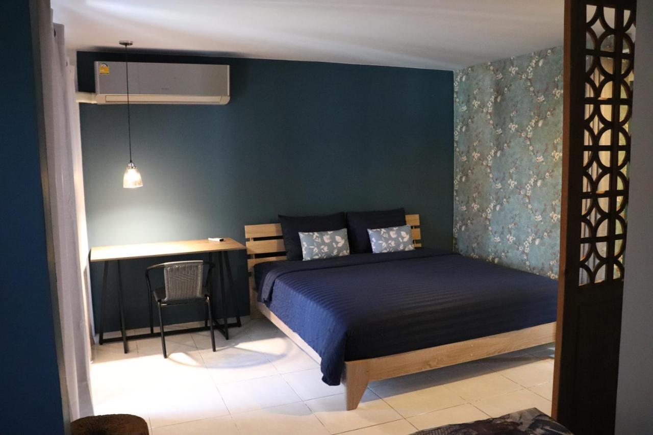 8Th House @ Center Of Chiangmai Old Town Apartment Chiang Mai Bagian luar foto