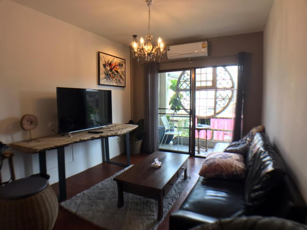 8Th House @ Center Of Chiangmai Old Town Apartment Chiang Mai Bagian luar foto