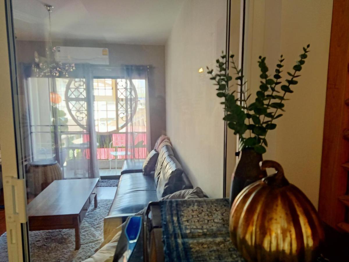 8Th House @ Center Of Chiangmai Old Town Apartment Chiang Mai Bagian luar foto