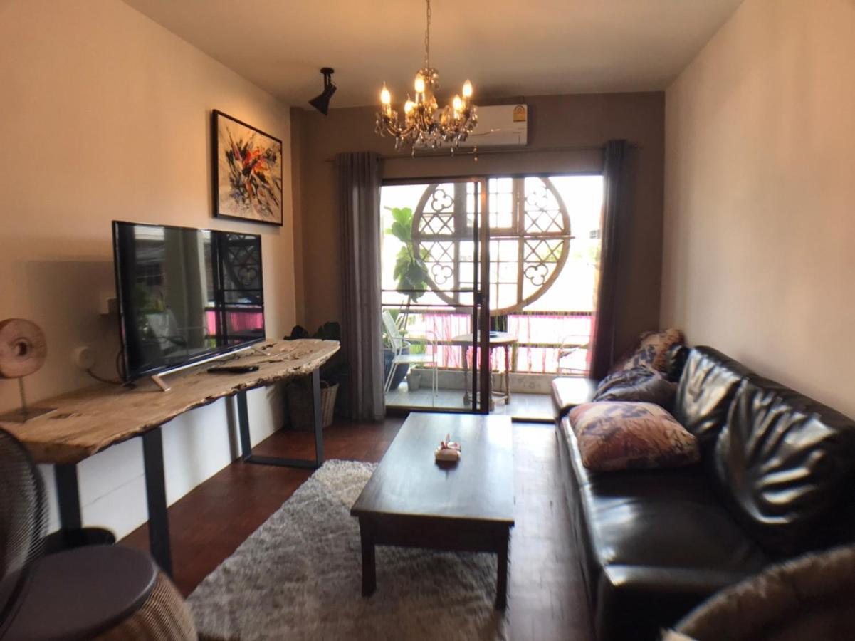 8Th House @ Center Of Chiangmai Old Town Apartment Chiang Mai Bagian luar foto