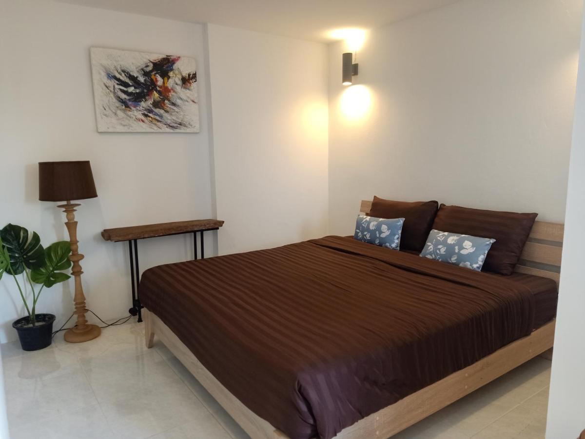8Th House @ Center Of Chiangmai Old Town Apartment Chiang Mai Bagian luar foto