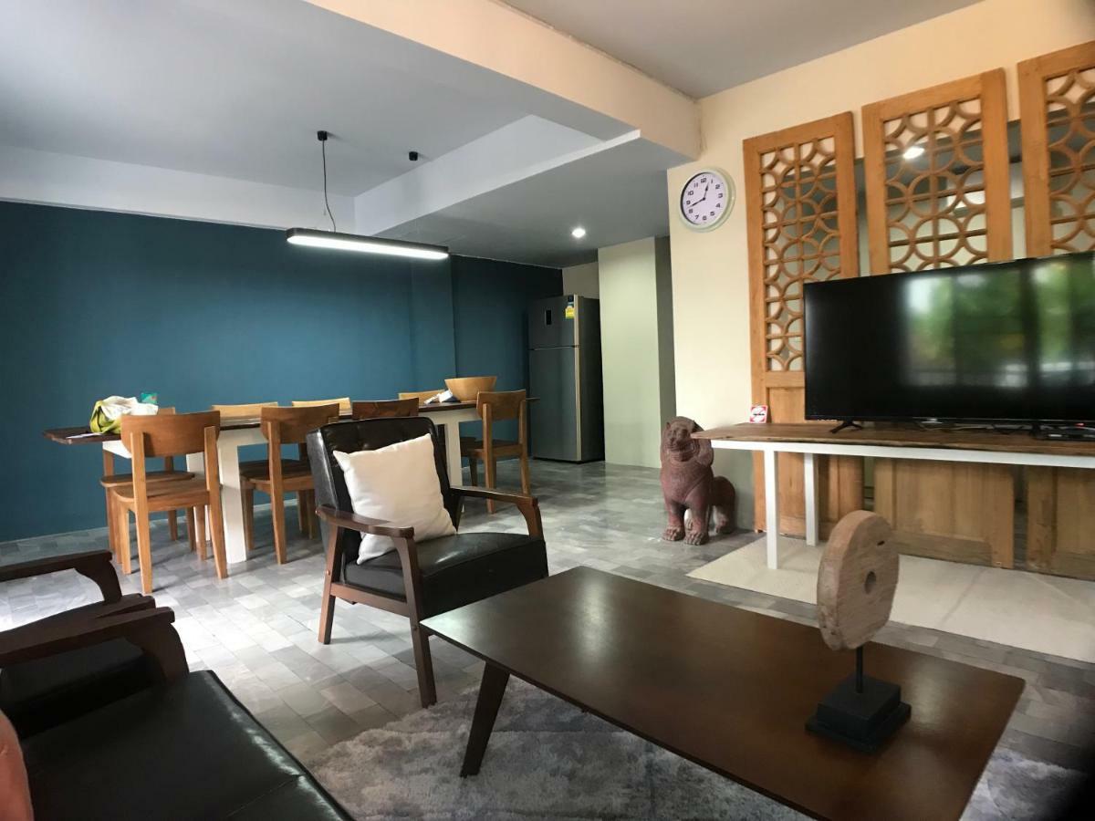8Th House @ Center Of Chiangmai Old Town Apartment Chiang Mai Bagian luar foto